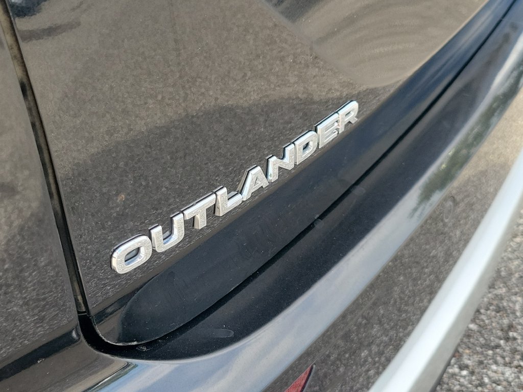 Used 2025 Mitsubishi Outlander 4WD Plug-In Hybrid image 6