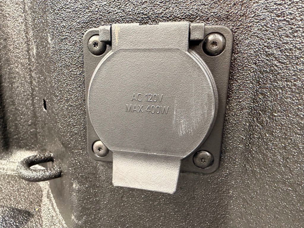 Used 2025 GMC Sierra 1500 AT4X image 9