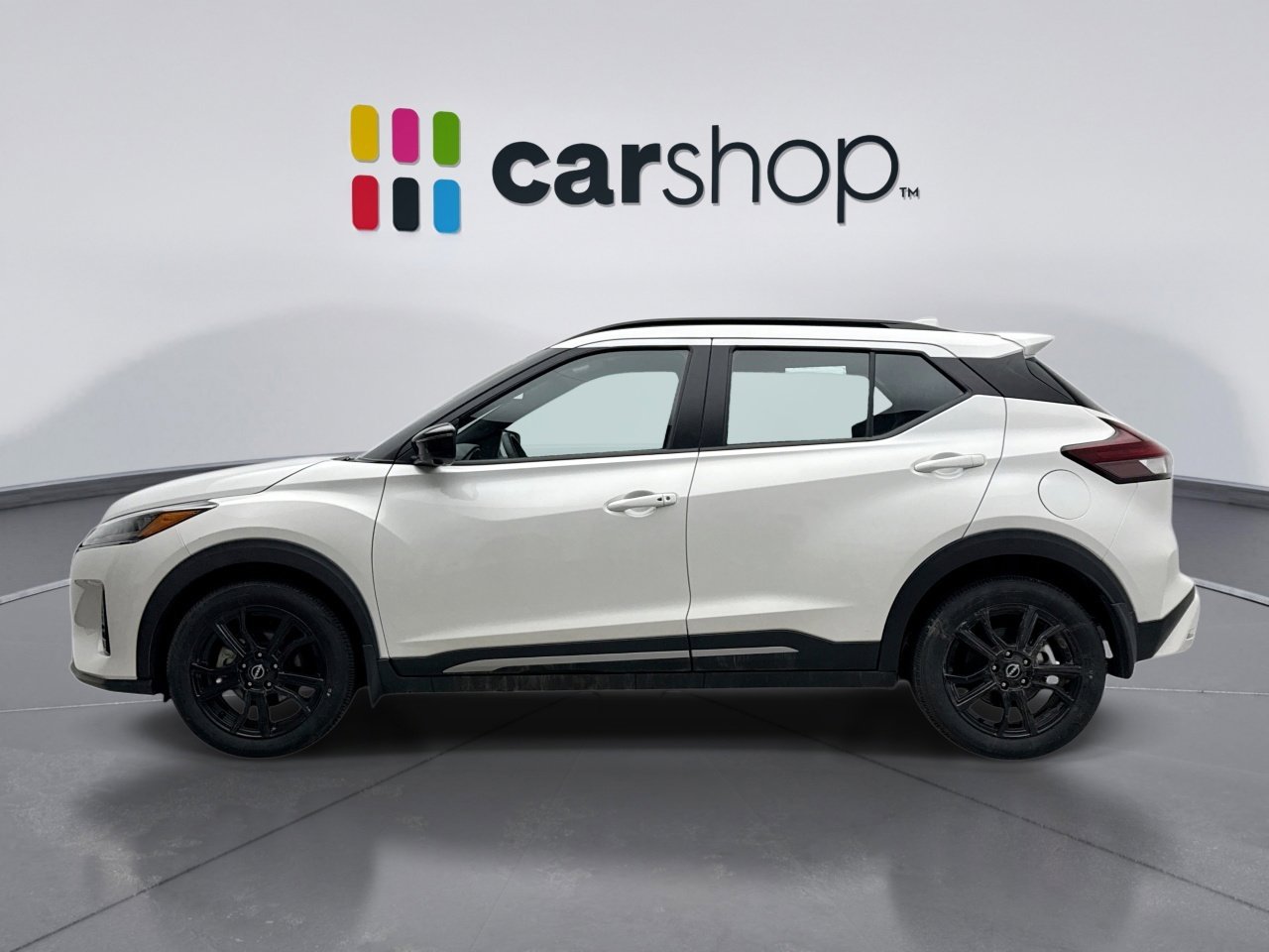 Used 2024 Nissan Kicks SR image 2