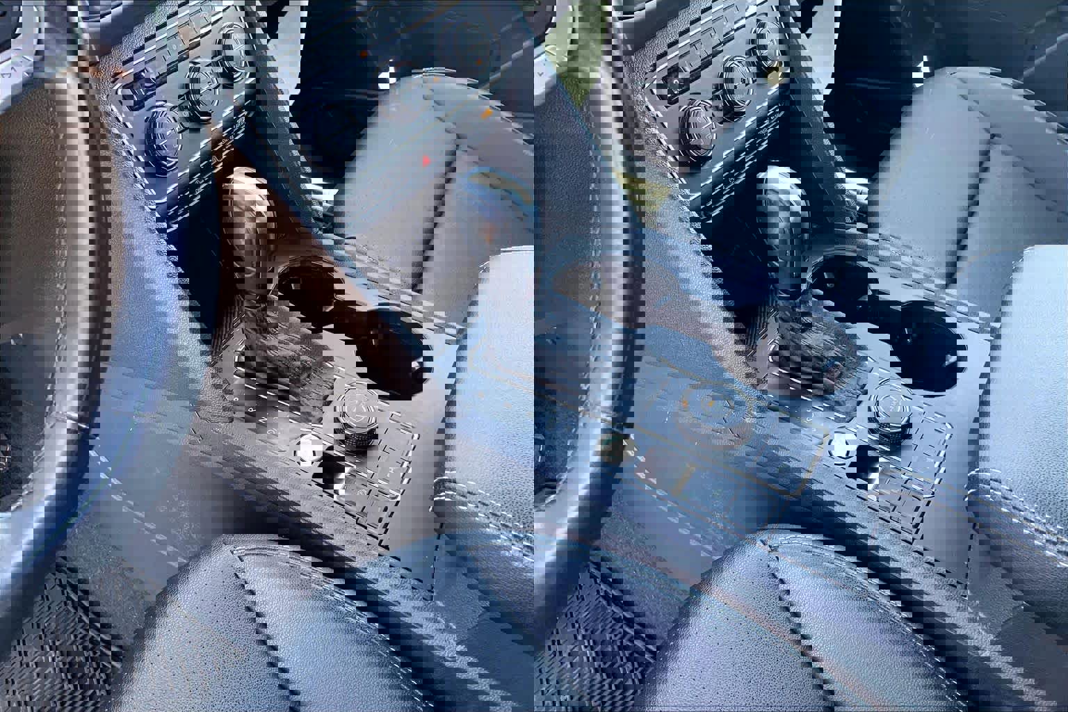 Used 2020 Volkswagen Atlas Cross Sport SE AWD/4WD image 17