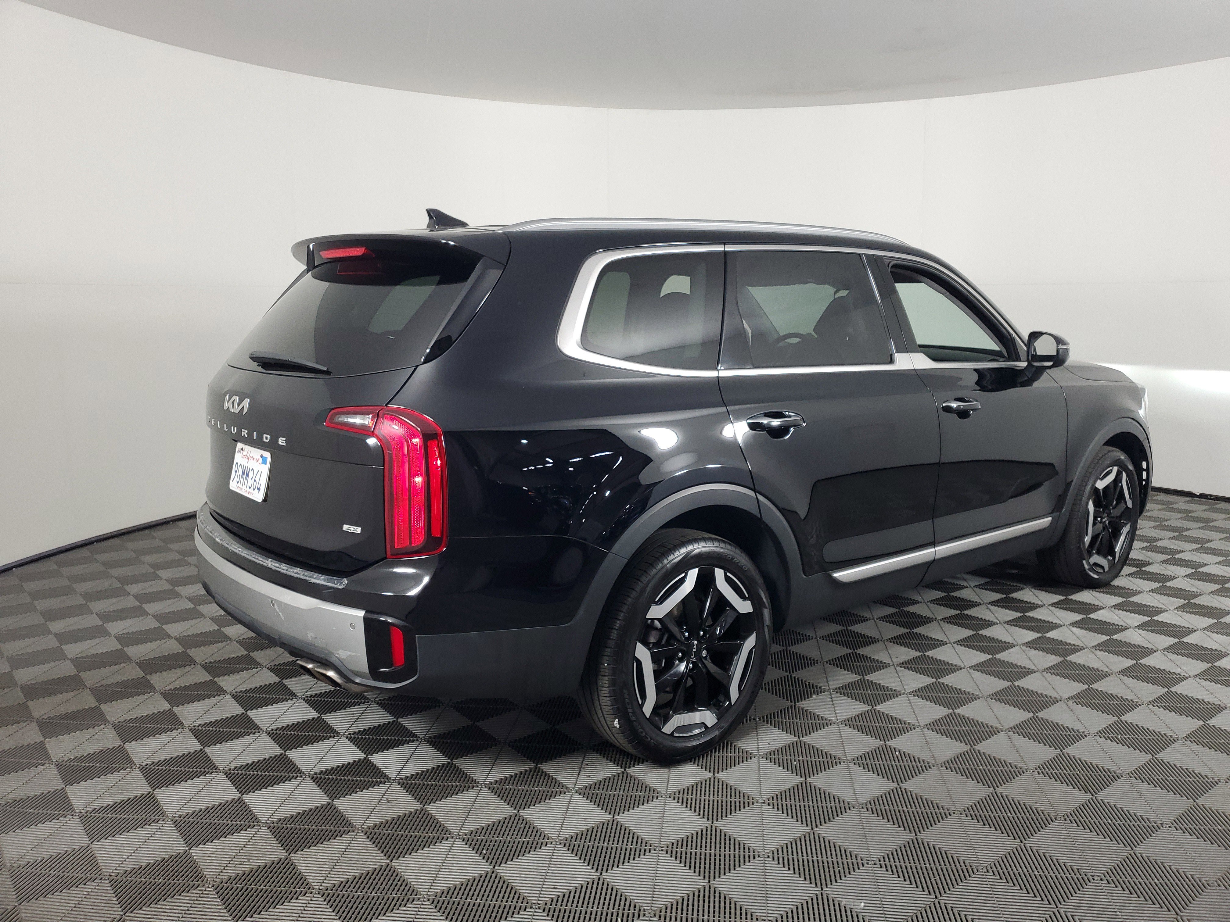 Used 2023 Kia Telluride S w/ S Sunroof Package image 4