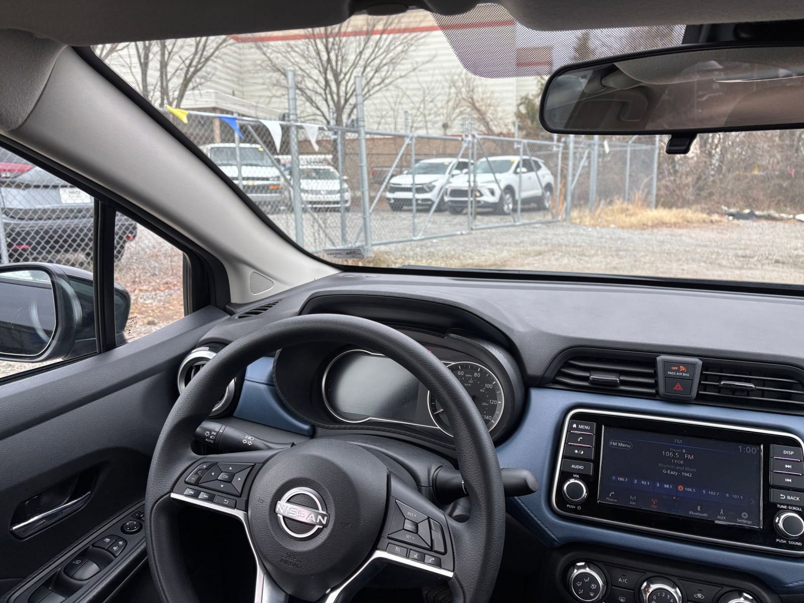 Used 2025 Nissan Versa SV image 34