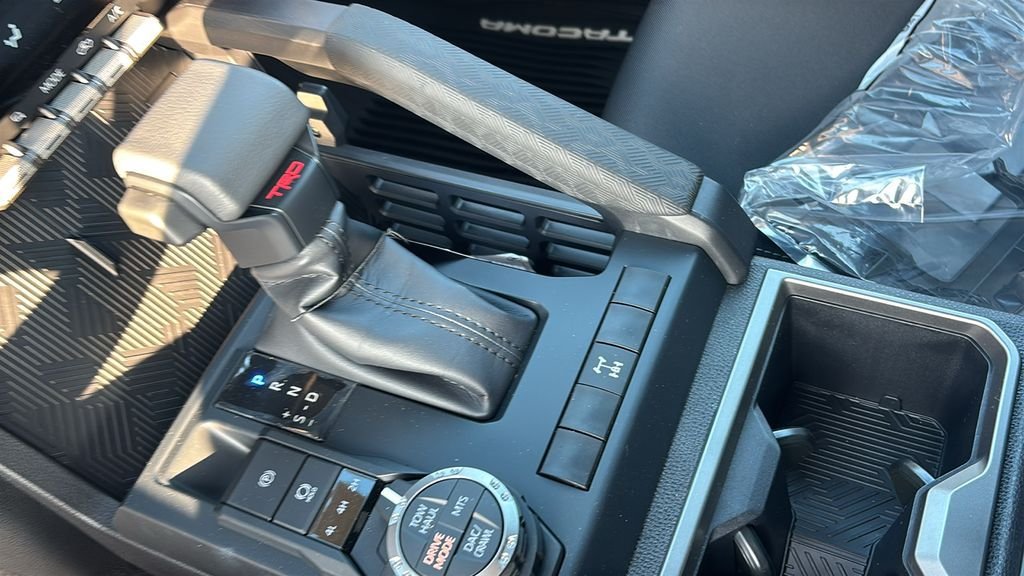 New 2025 Toyota Tacoma TRD Off-Road AWD/4WD image 24