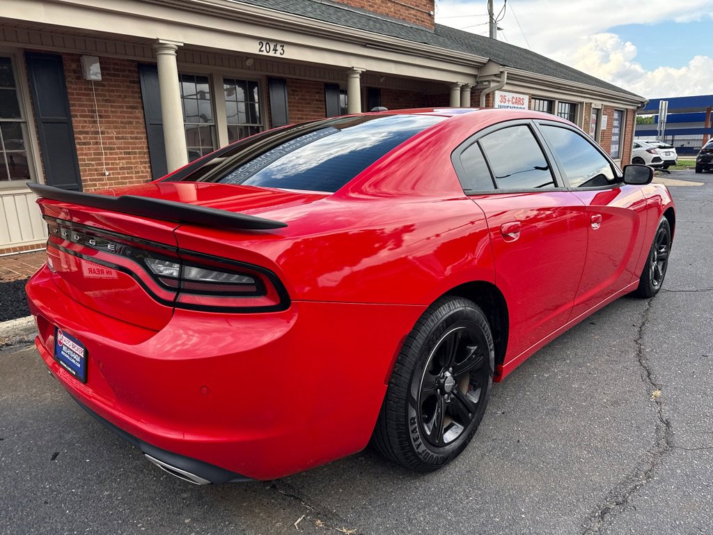 Used 2019 Dodge Charger SXT image 5