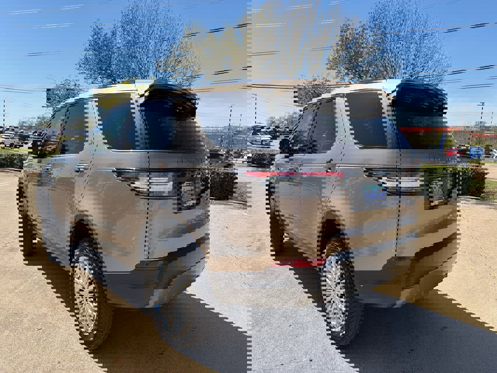 Used 2017 Land Rover Discovery SE image 9