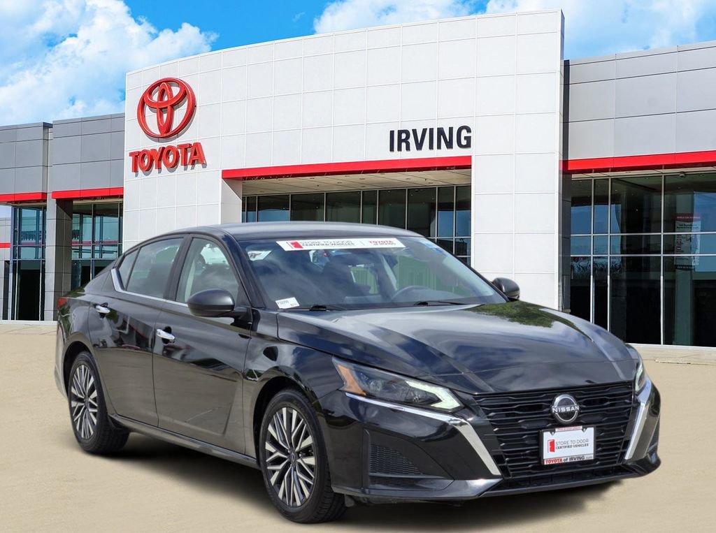 Used 2024 Nissan Altima 2.5 SV FWD image 2