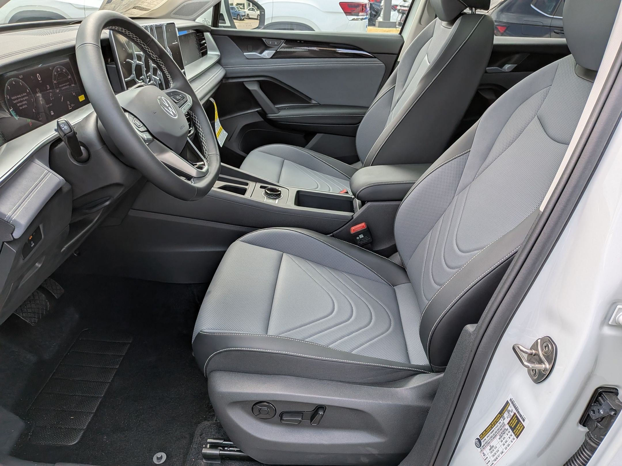 New 2026 Volkswagen Tiguan SE FWD image 14
