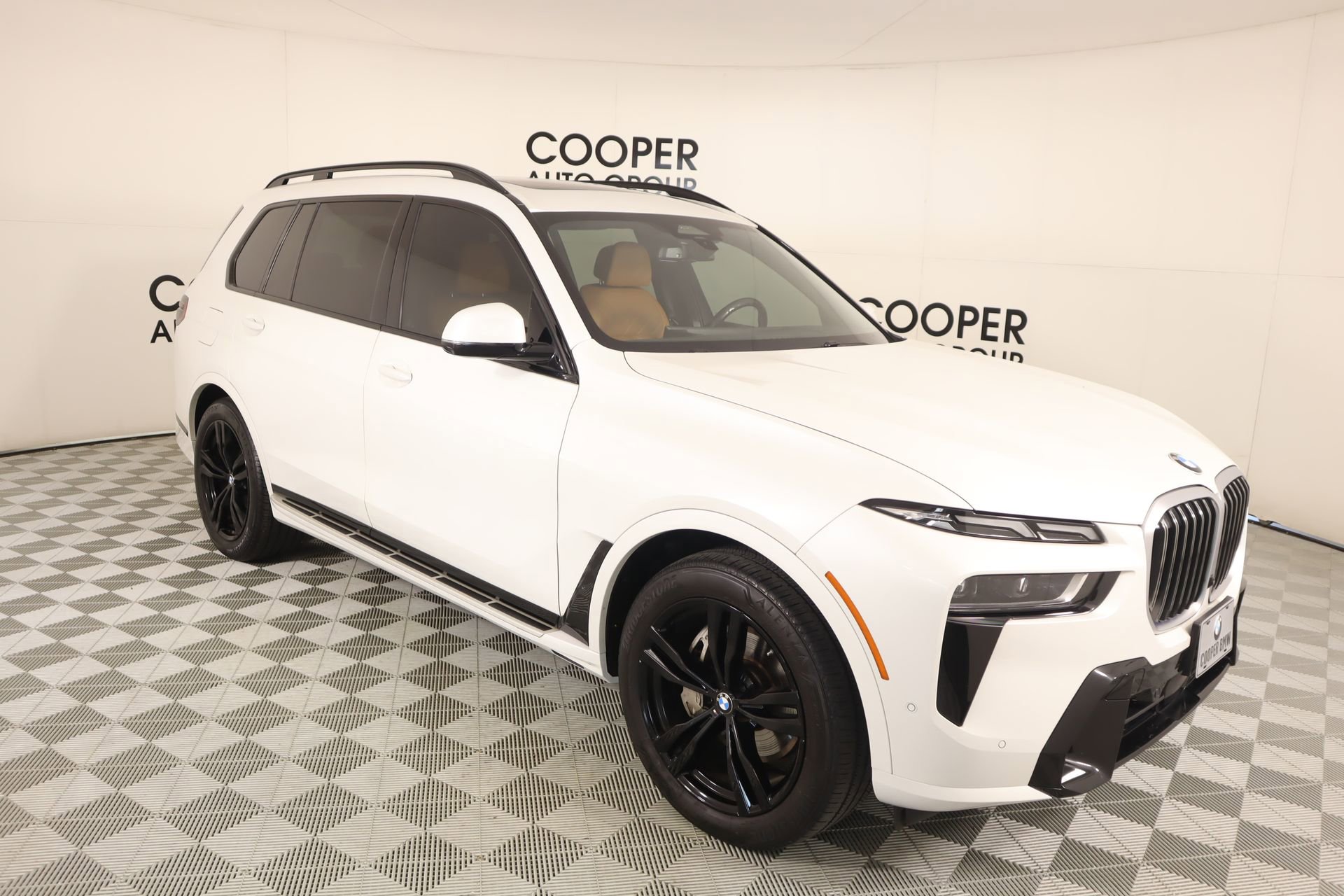 Used 2024 BMW X7 xDrive40i w/ Executive Package image 1