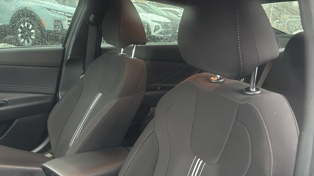 Used 2025 Hyundai Elantra Sport image 25