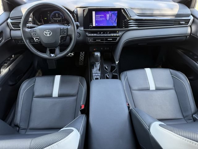 Used 2025 Toyota Camry SE FWD image 11