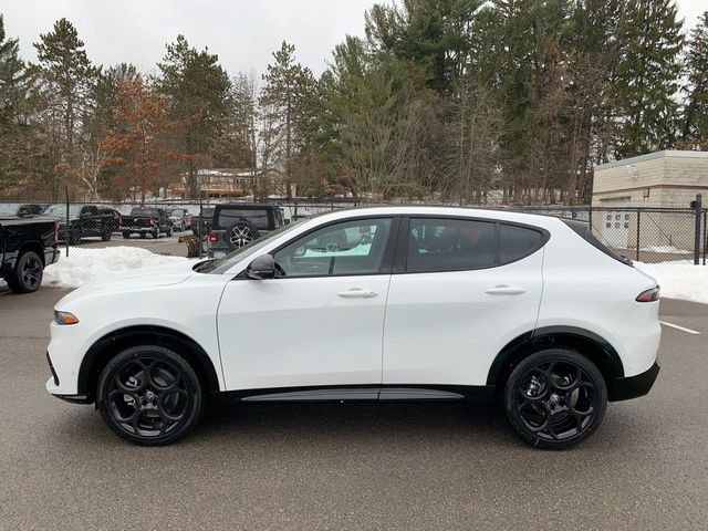 New 2026 Alfa Romeo Tonale w/ Black Premium Package AWD/4WD image 2