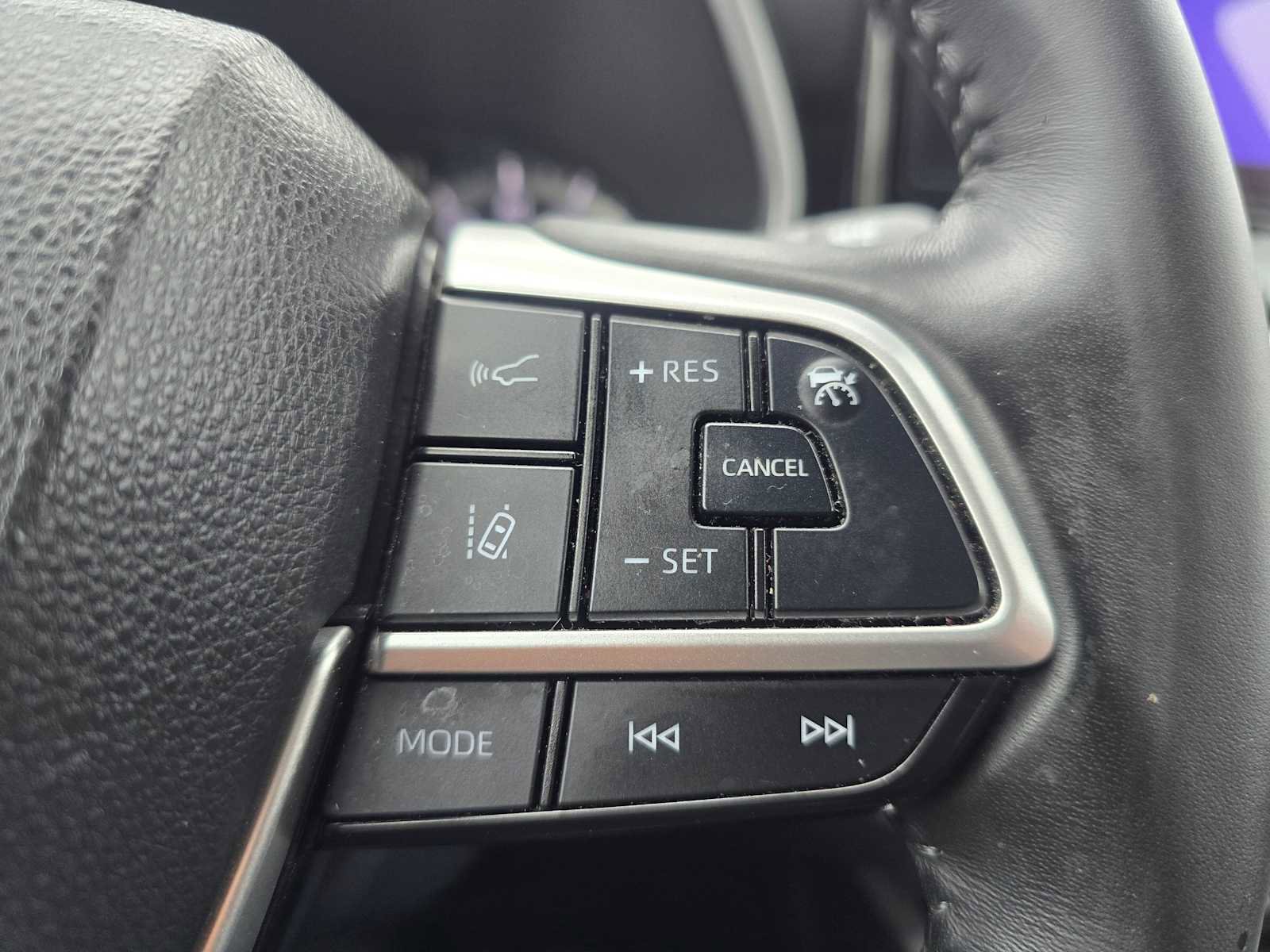 Used 2023 Toyota Highlander XLE FWD image 34