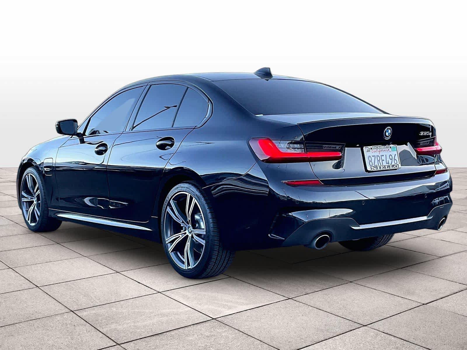Used 2022 BMW 330e w/ M Sport Package RWD image 15