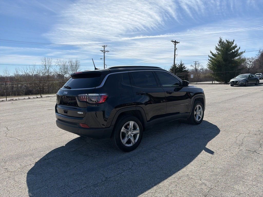 Used 2024 Jeep Compass Latitude image 9
