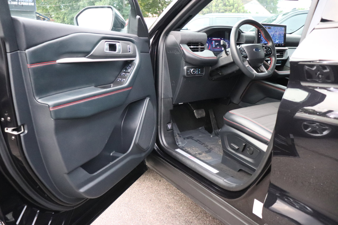 Used 2025 Ford Explorer ST-Line image 10