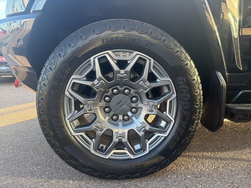 Used 2025 GMC Hummer EV 2X w/ LPO, Sport Package image 8