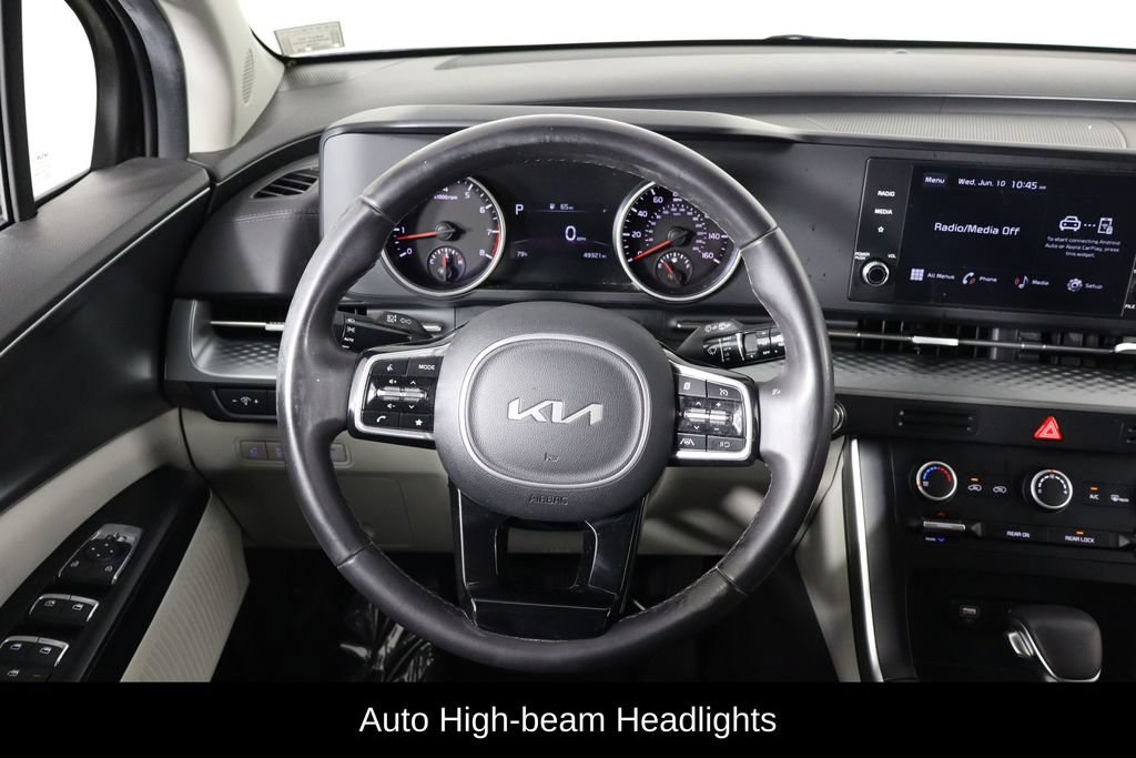 Used 2023 Kia Carnival LX FWD image 7