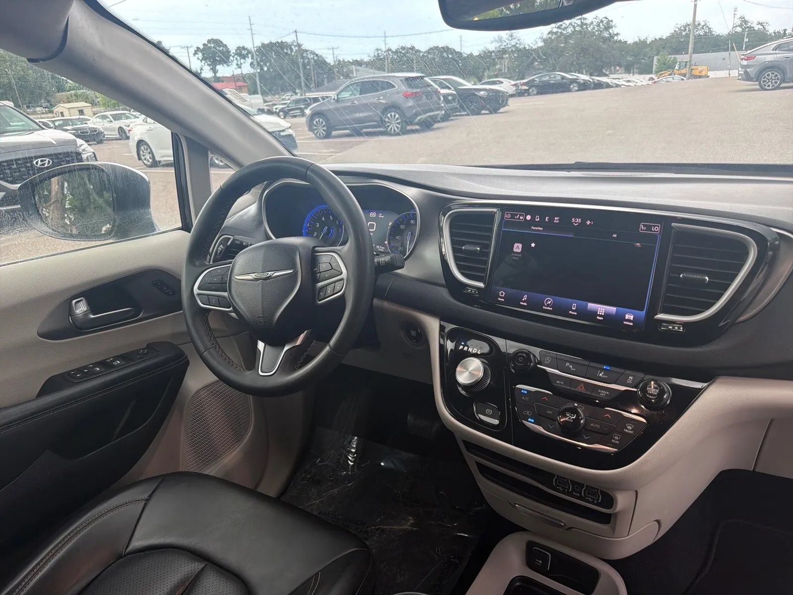 Used 2023 Chrysler Pacifica Touring-L FWD image 20