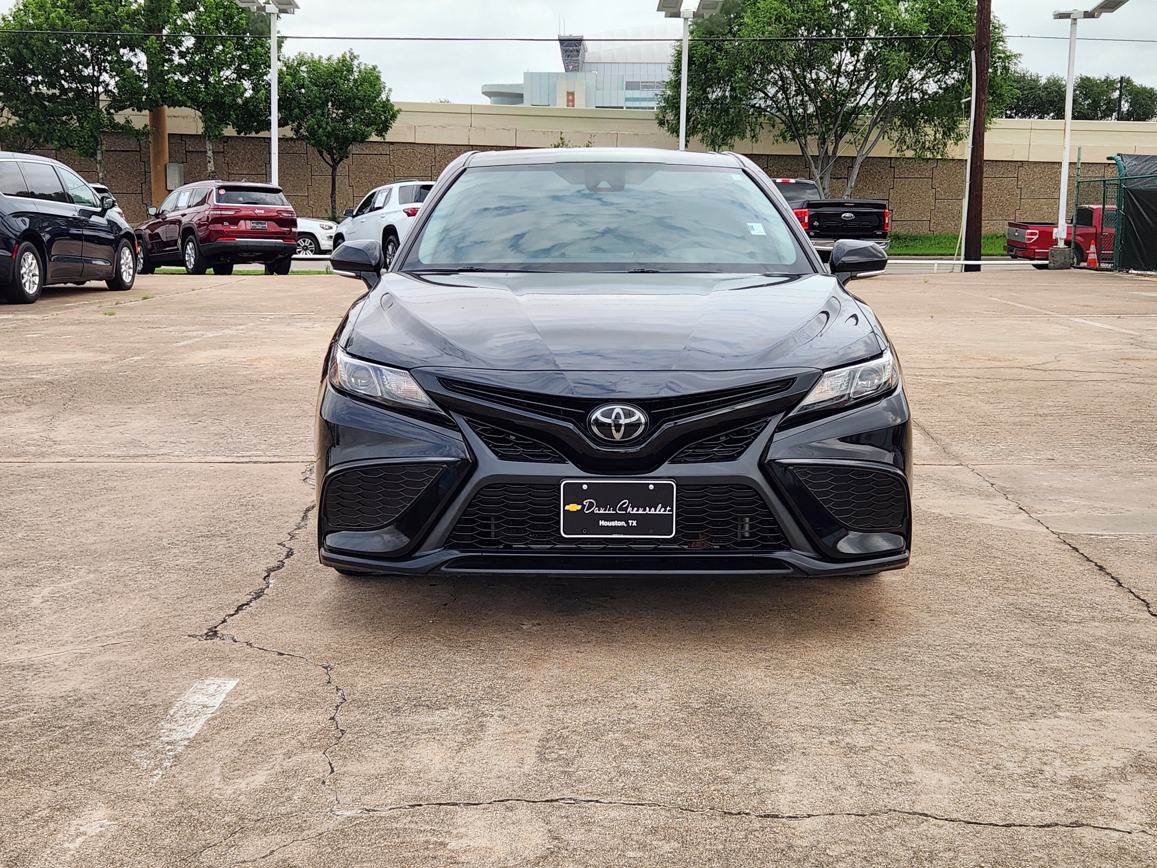 Used 2023 Toyota Camry SE FWD image 3