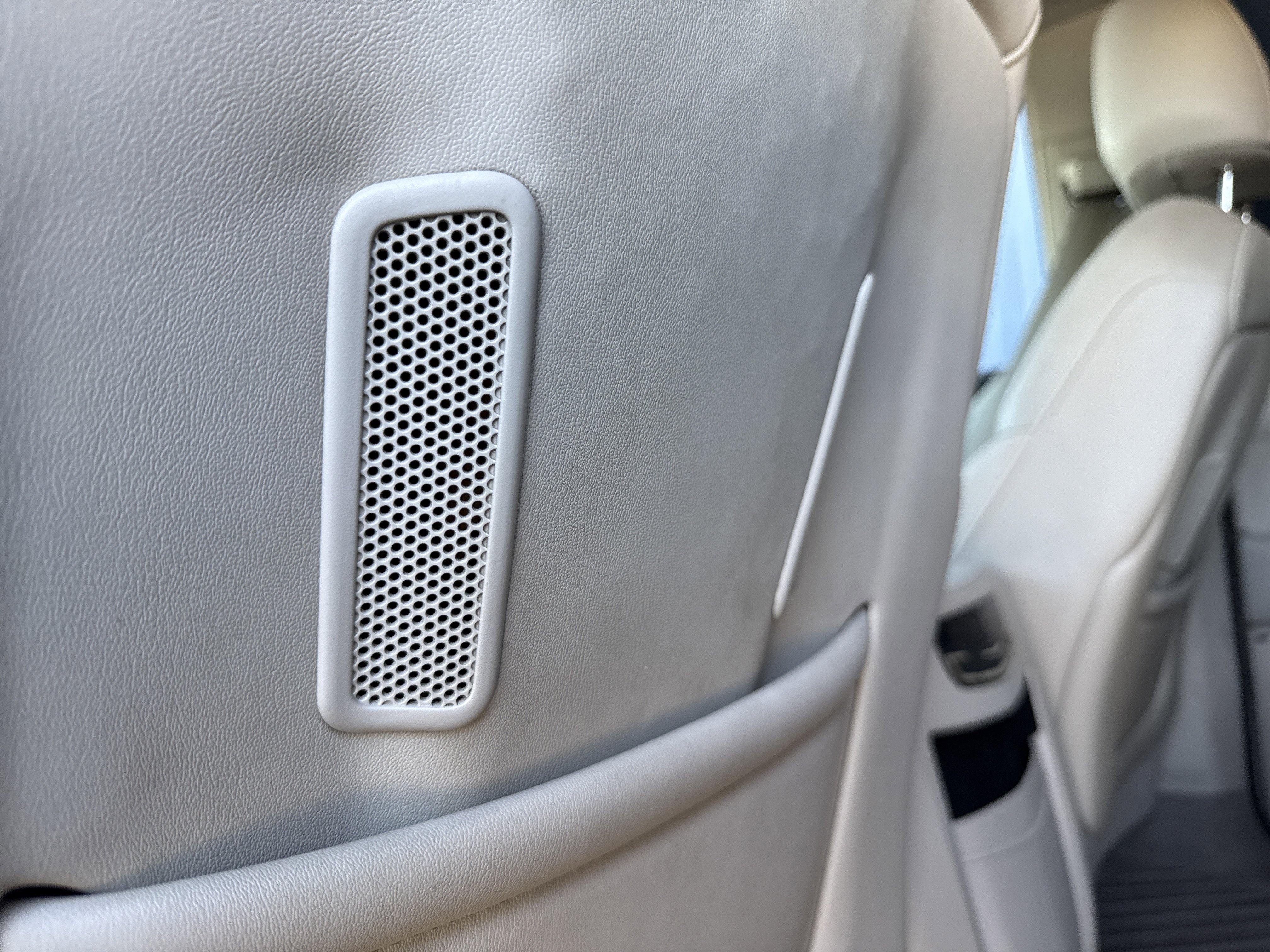 Used 2018 Cadillac Escalade Luxury w/ LPO, Radiant Package image 28