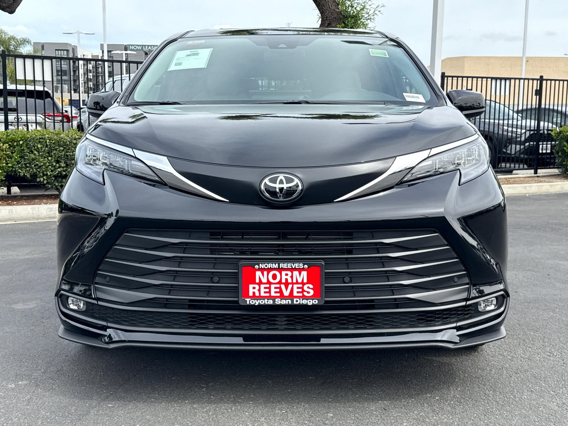 Used 2026 Toyota Sienna XLE FWD image 6