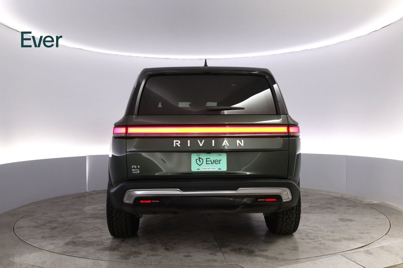 Used 2025 Rivian R1S Adventure image 15