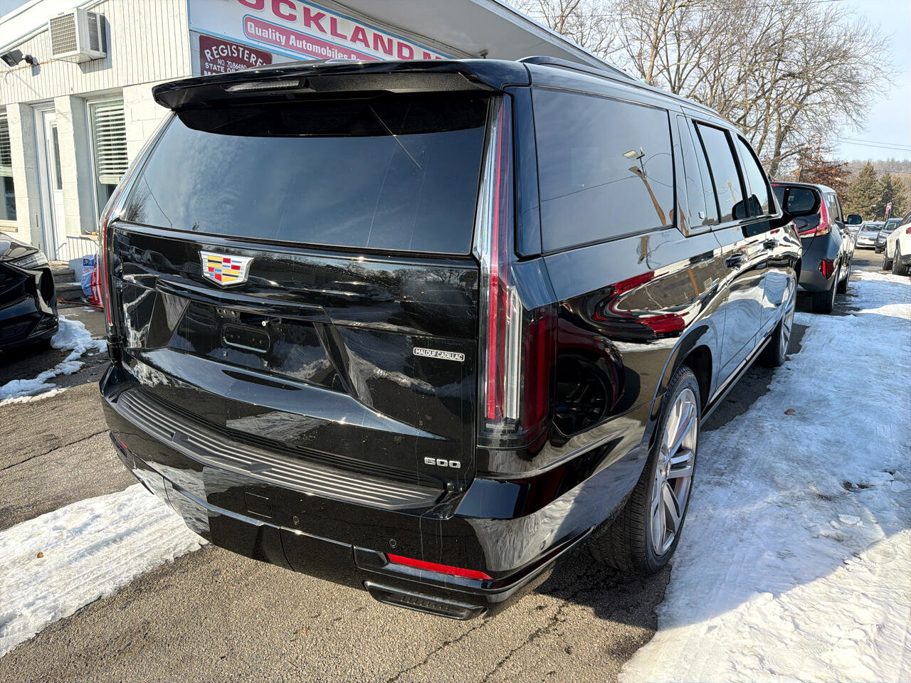 Used 2025 Cadillac Escalade ESV Sport w/ Touring Package image 6