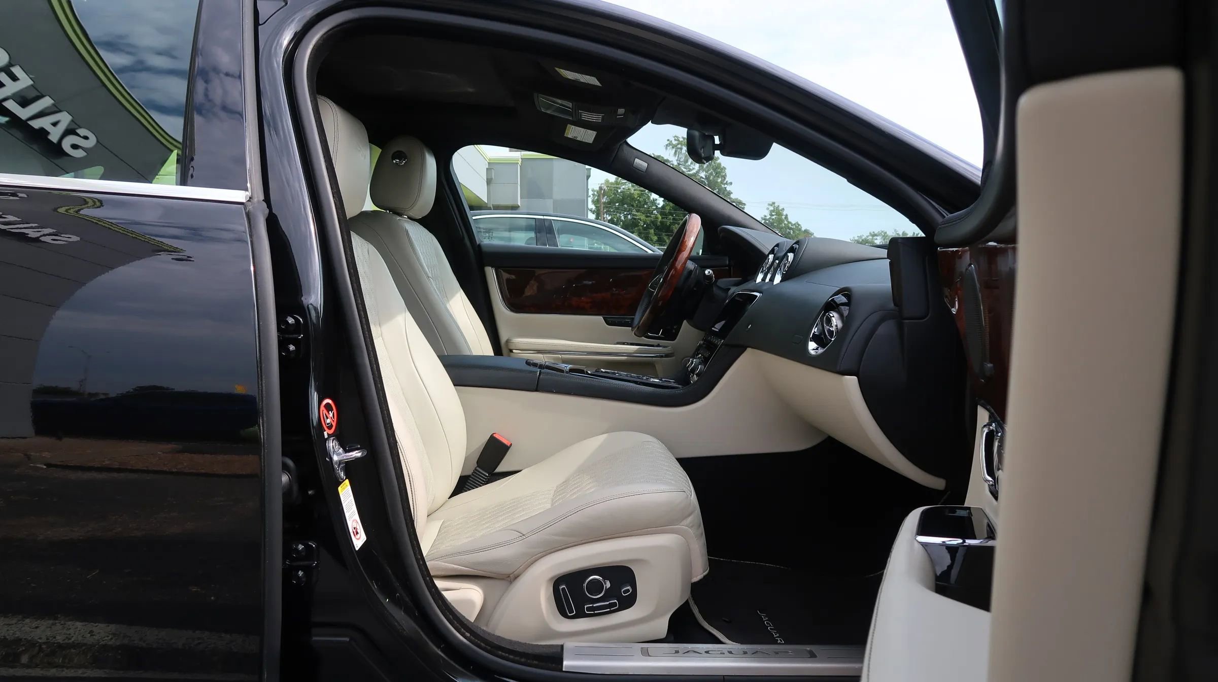 Used 2019 Jaguar XJ L Portfolio image 24