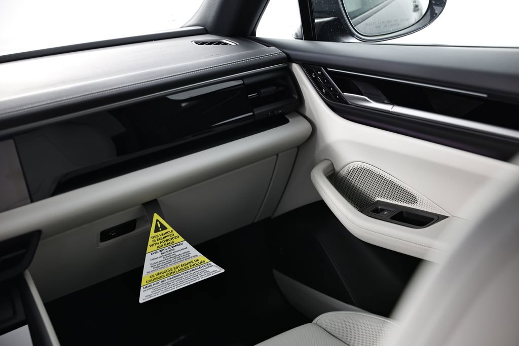 New 2026 Porsche Macan 4 Electric image 30