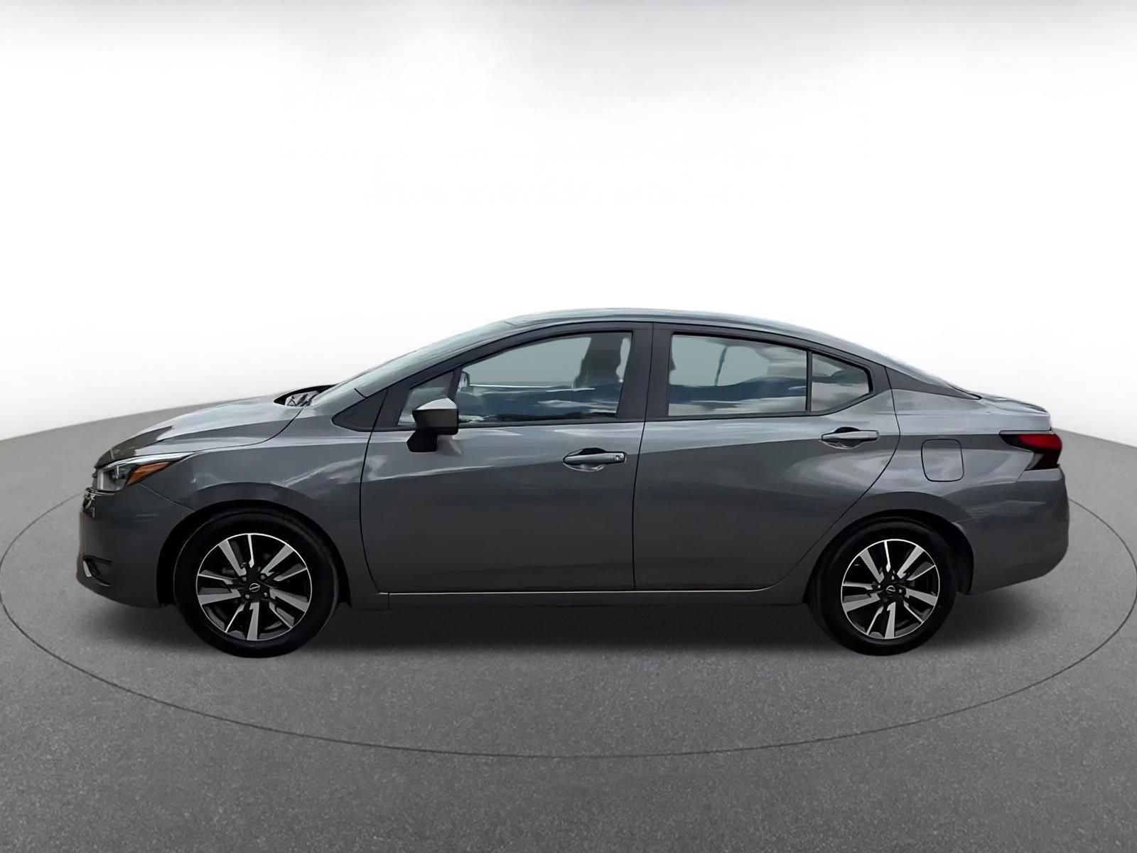 Used 2025 Nissan Versa SV FWD image 10