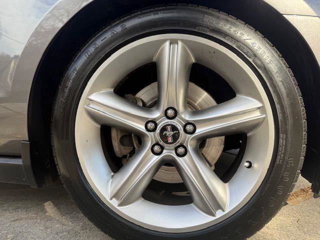 Used 2010 Ford Mustang GT image 18