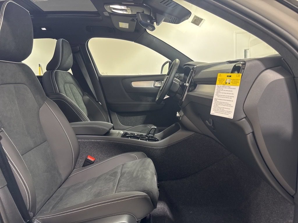 New 2026 Volvo XC40 B5 Ultra w/ Climate Package AWD/4WD image 28