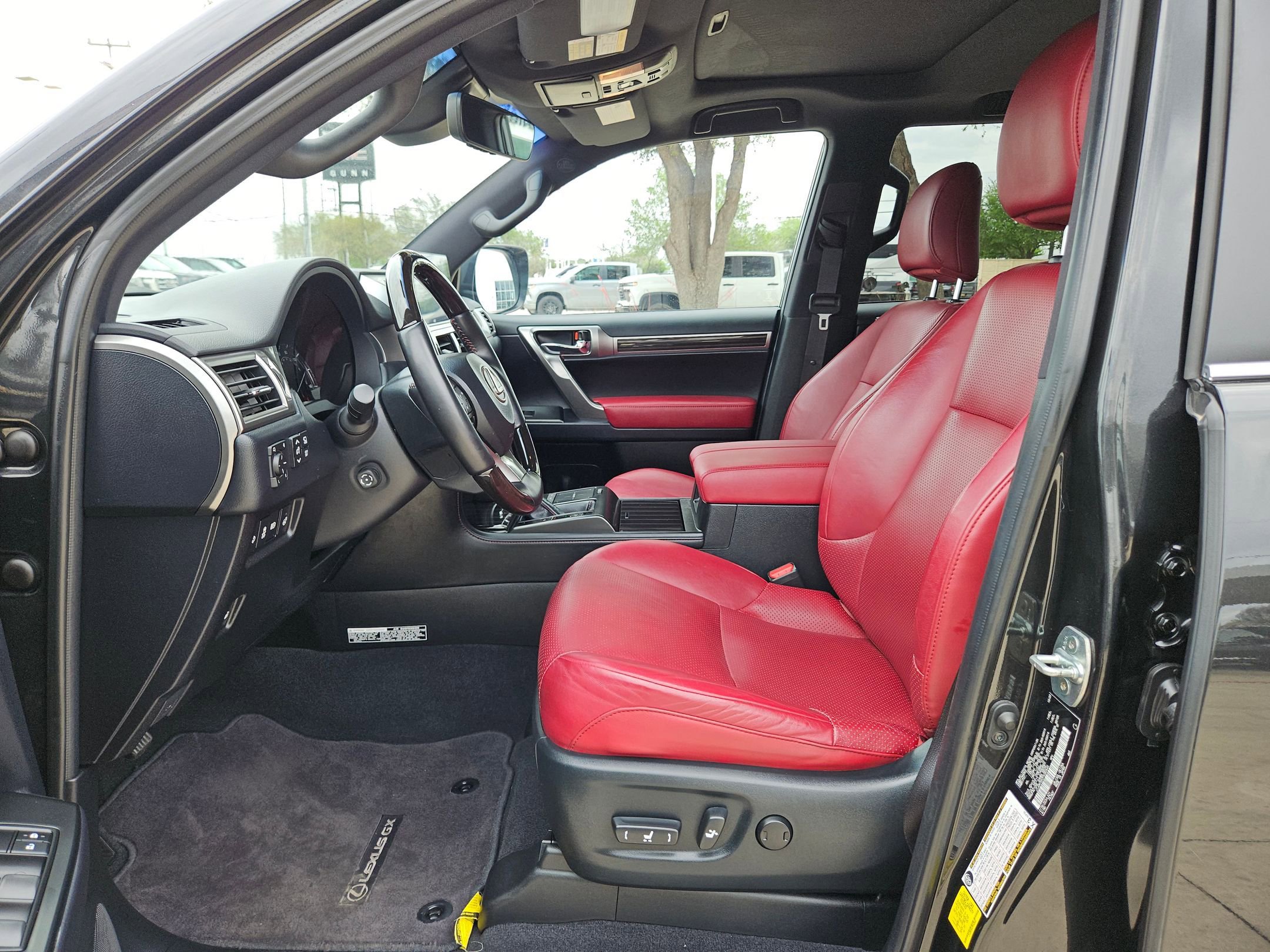 Used 2023 Lexus GX 460 Luxury w/ Sport Design Package image 9