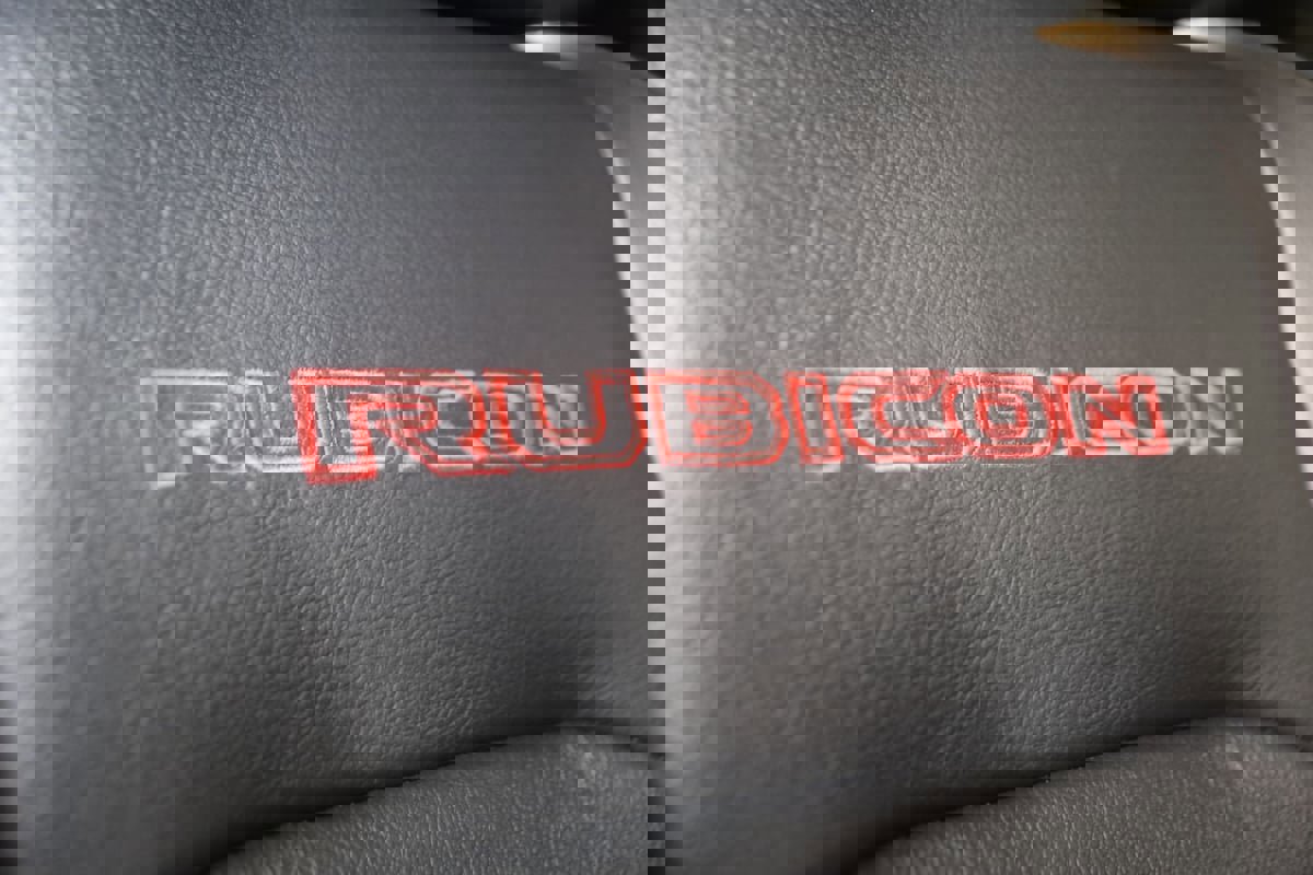 Used 2022 Jeep Gladiator Rubicon w/ Cold Weather Group image 14