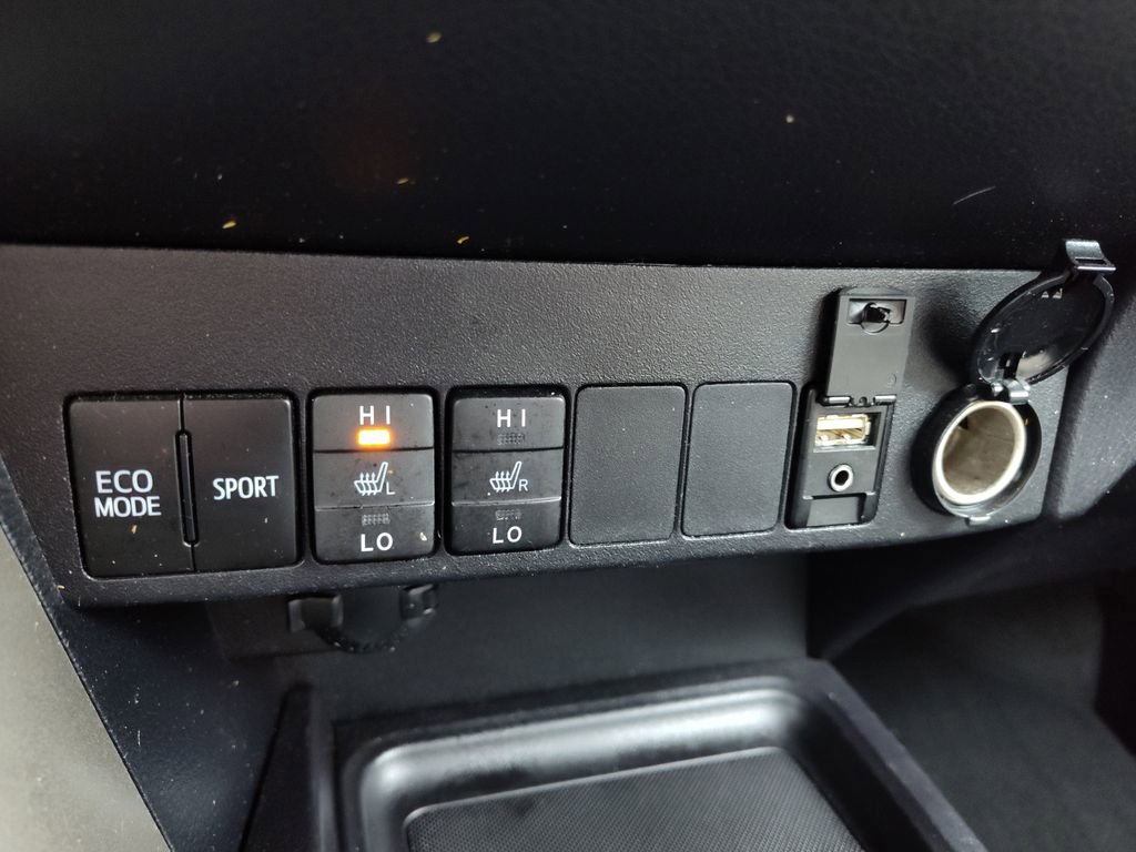 Used 2015 Toyota RAV4 Limited image 26