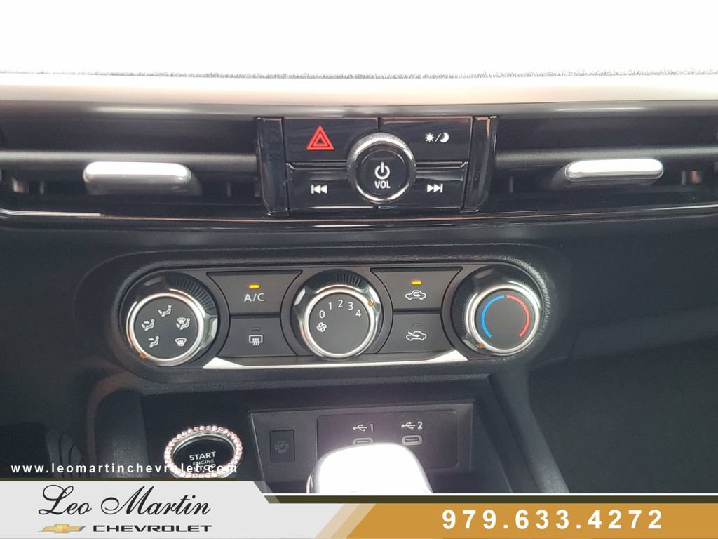 Used 2025 Nissan Kicks SV FWD image 21