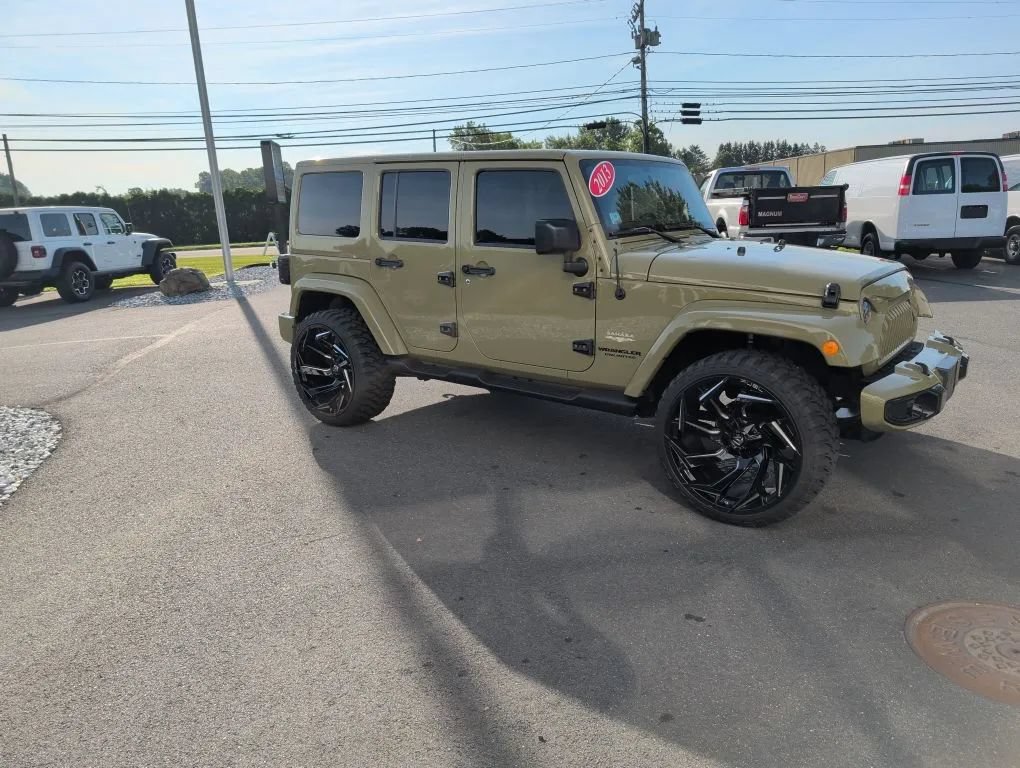 Used 2013 Jeep Wrangler Unlimited Sahara w/ Connectivity Group AWD/4WD image 9