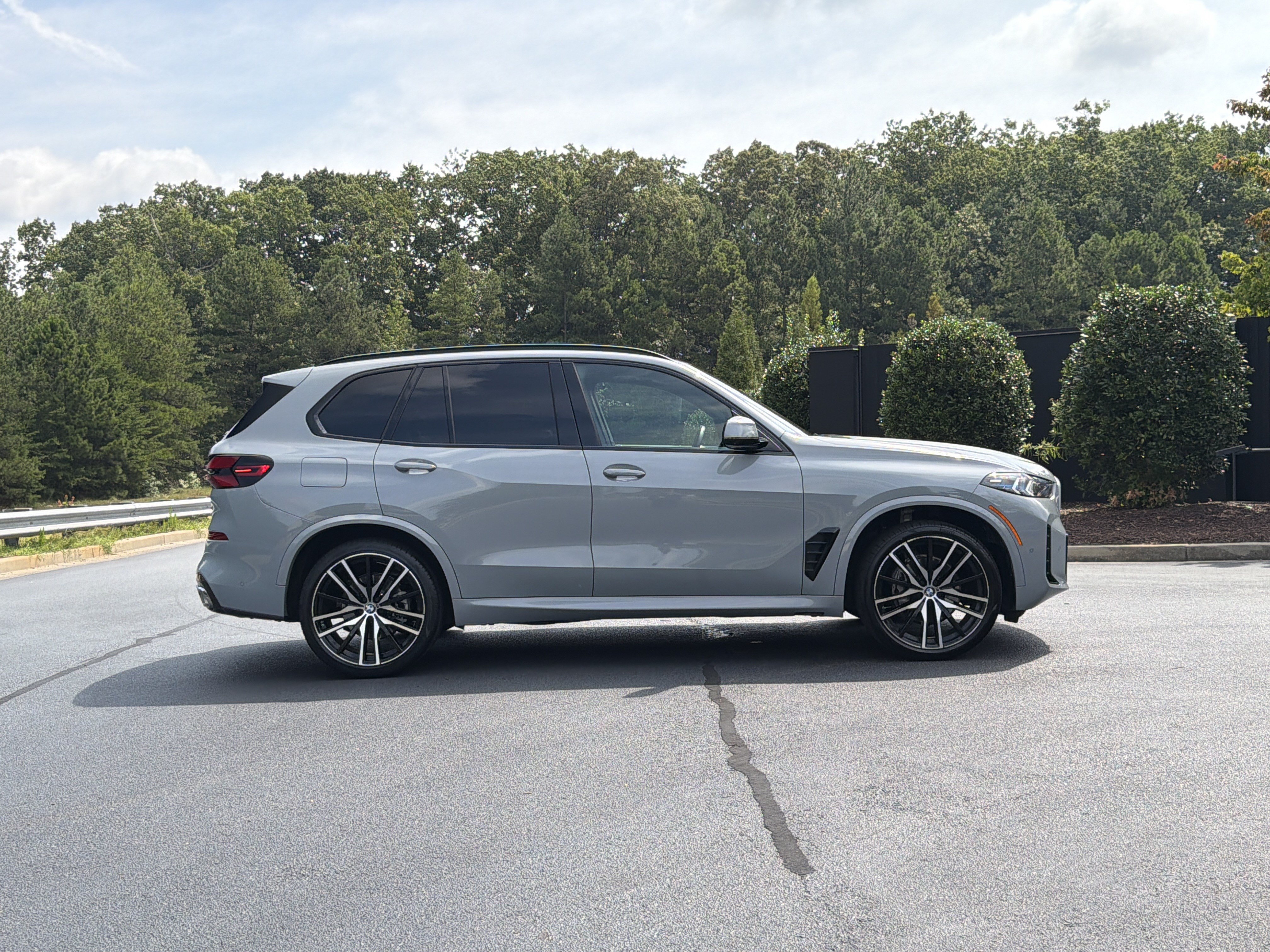 Used 2025 BMW X5 sDrive40i w/ M Sport Package RWD image 5