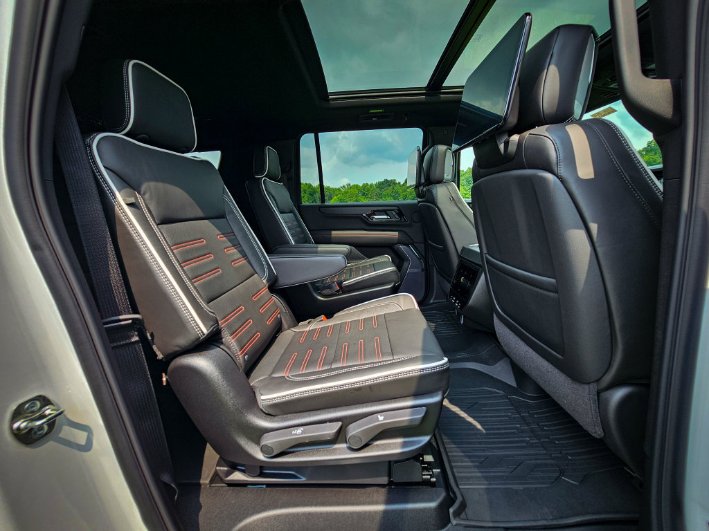 New 2026 GMC Yukon XL AT4 Ultimate w/ LPO, Floor Liner Package AWD/4WD image 47