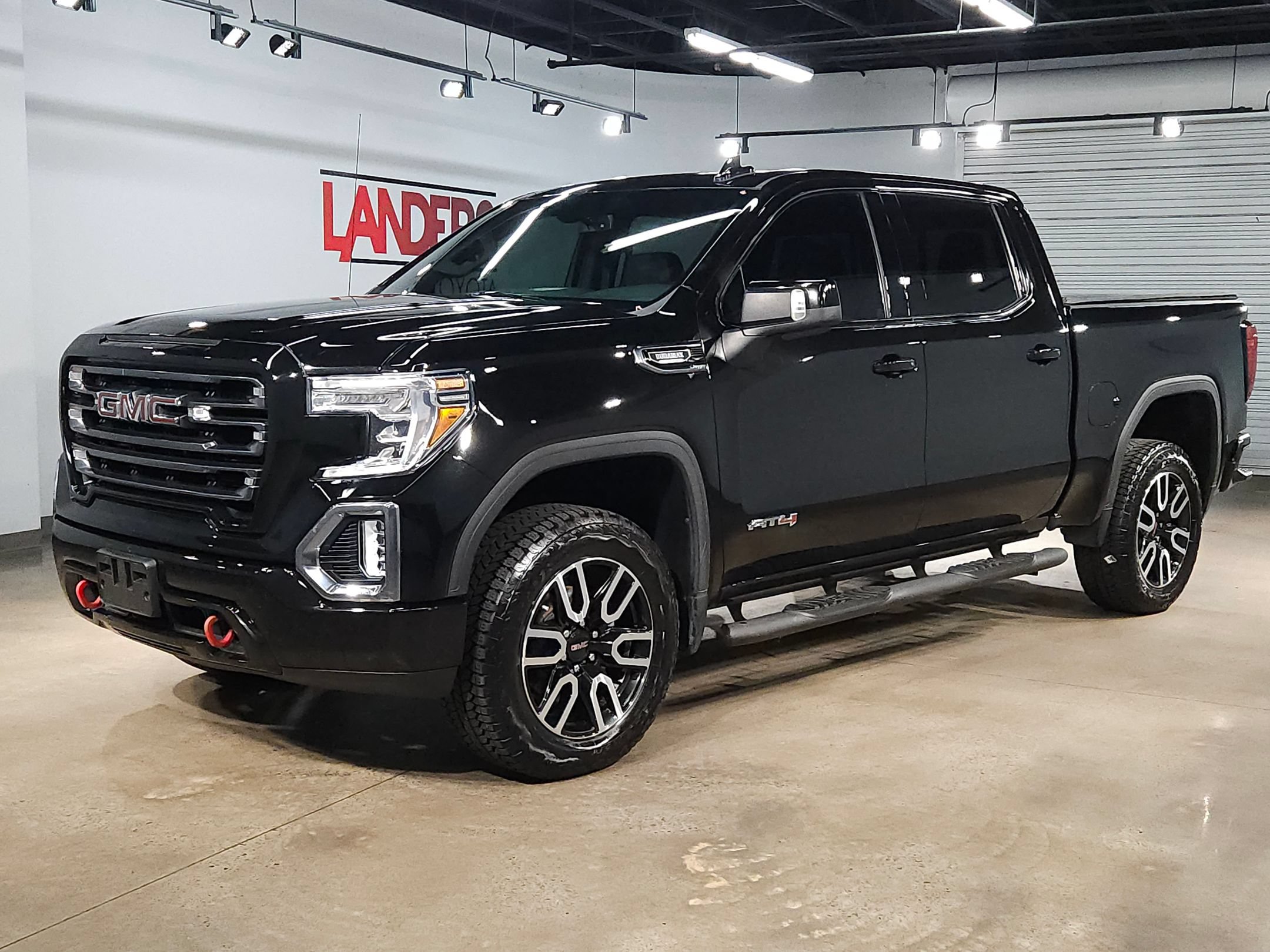 Used 2021 GMC Sierra 1500 AT4 w/ AT4 Preferred Package AWD/4WD image 3