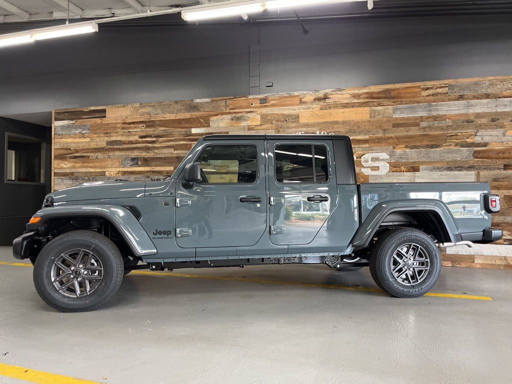 New 2026 Jeep Gladiator Sport AWD/4WD image 18