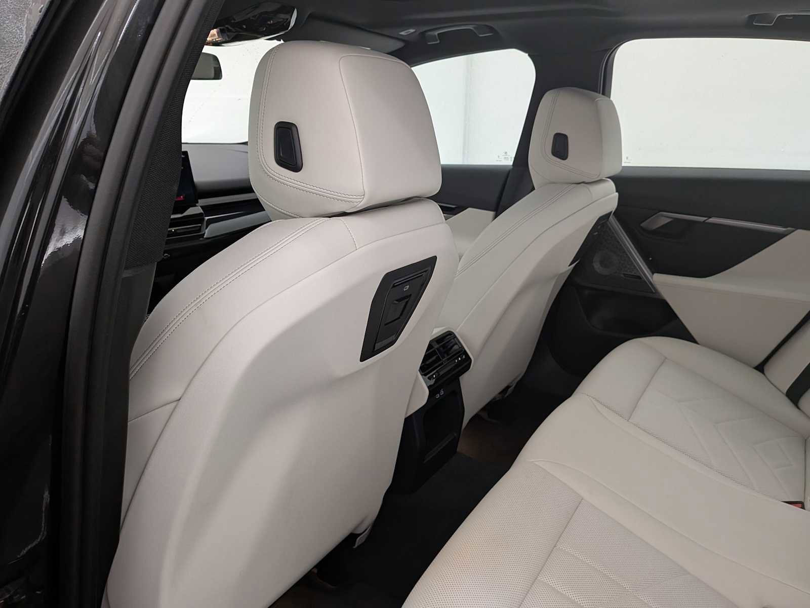 Used 2024 BMW 530i 530i w/ Premium Package image 18