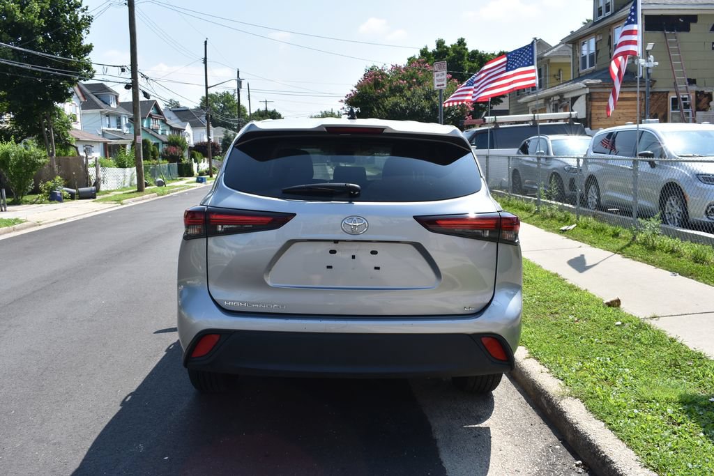 Used 2025 Toyota Highlander LE FWD image 7