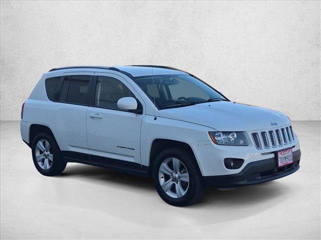 Used 2017 Jeep Compass Latitude AWD/4WD image 3