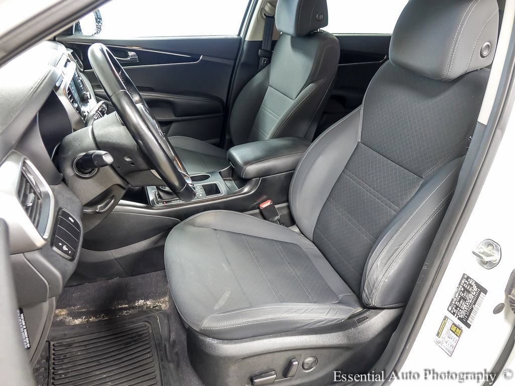 Used 2017 Kia Sorento AWD w/ LX Convenience Package image 9