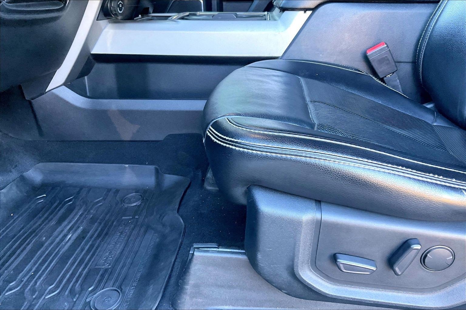 Used 2021 Ford F350 Lariat w/ Lariat Value Package image 16