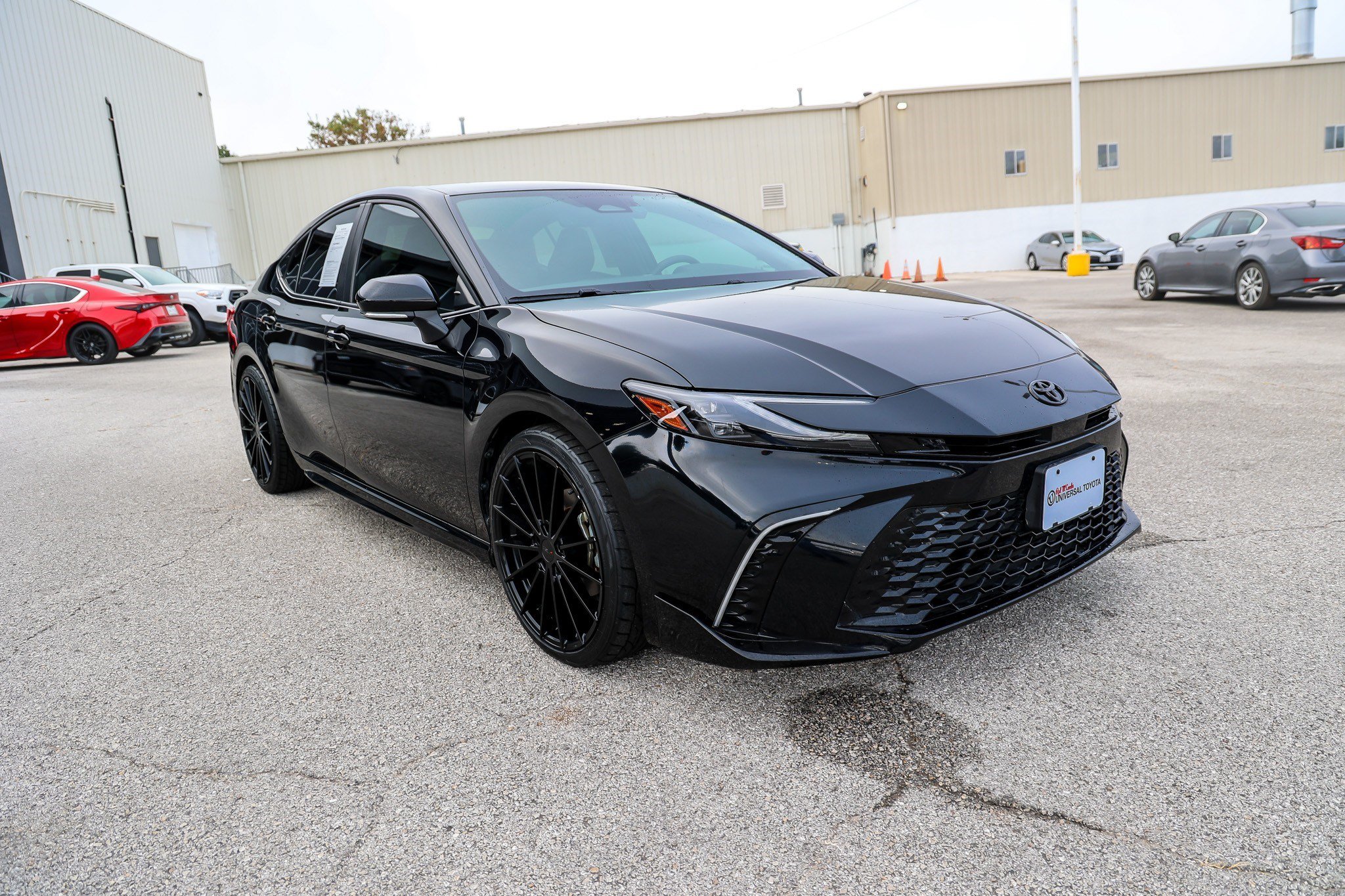 Used 2025 Toyota Camry XSE FWD image 5