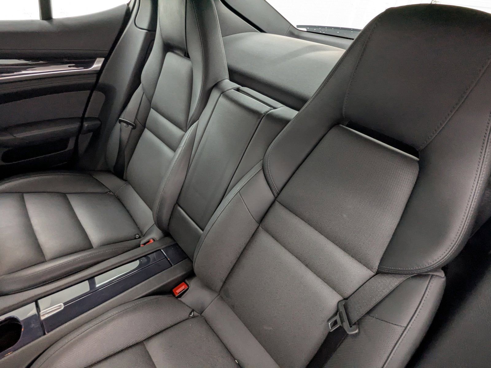 Used 2015 Porsche Panamera 4 image 30