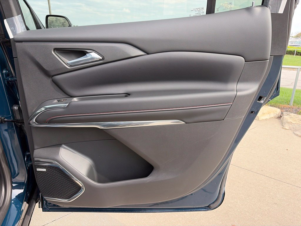 New 2027 Chevrolet Traverse RS w/ LPO, Floor Liner Package AWD/4WD image 33