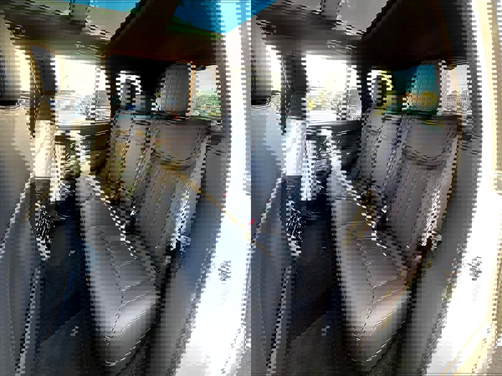 New 2025 Land Rover Range Rover SE image 12